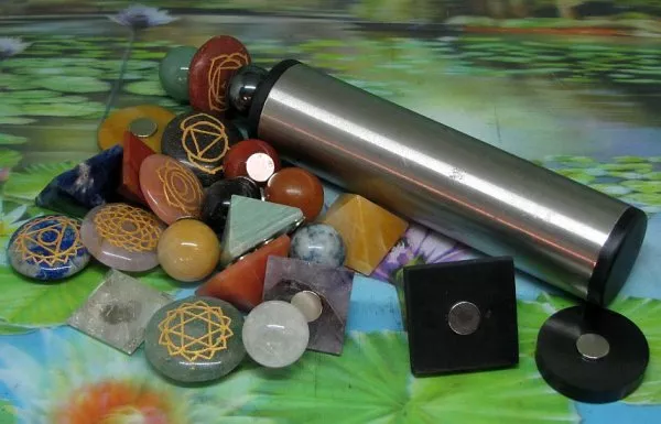 Bellz! Het Snel Op Te Pakken Familiemagneetspel Met Magnetische Toverstaf En Kleurrijke Bellen Inclusief Cadeauzakje Voor Onderweg Voor Kindere~p115180701