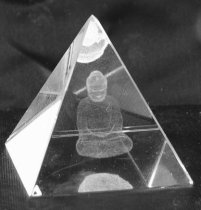 Boeddha 3D Piramide 5cm